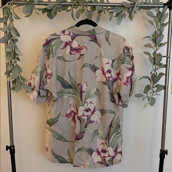 Tommy Bahama Top - Picture 3 of 3